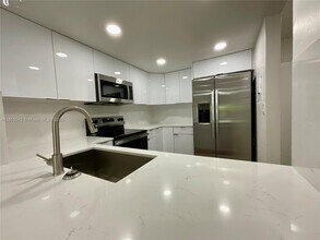 11281 SW 88th St in Miami, FL - Building Photo - Building Photo