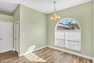 7592 Vandalay Dr in Jacksonville, FL - Building Photo - Building Photo