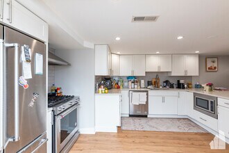 1545 W Addison St, Unit 2 in Chicago, IL - Building Photo - Building Photo