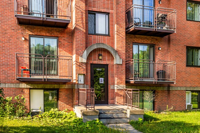 4832-4840 Boul Saint-Michel