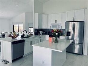 10131 NW 13th St in Plantation, FL - Foto de edificio - Building Photo