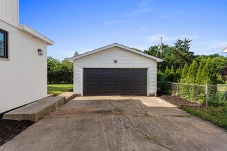 1205 Broadmoor Dr in Champaign, IL - Building Photo - Building Photo
