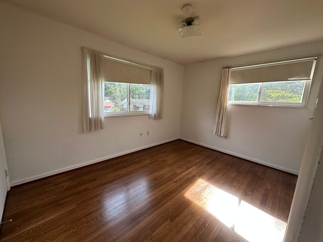 property at 7605 Wellesley Dr