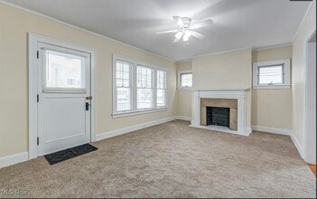 2085 Chesterland Ave, Unit 2nd FLOOR UNIT in Lakewood, OH - Foto de edificio - Building Photo