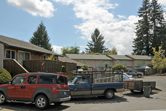 Willow Apartments in Tigard, OR - Building Photo - Building Photo