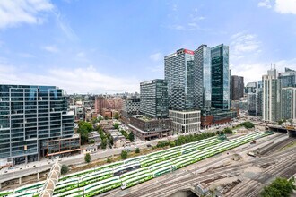 2708 Puente de Luz in Toronto, ON - Building Photo - Building Photo