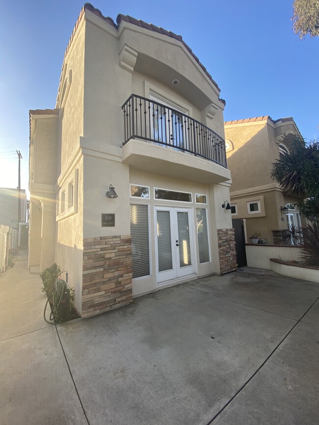 609 Lake St in Huntington Beach, CA - Building Photo - Building Photo