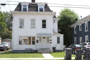 19 Elizabeth St in Port Jervis, NY - Building Photo