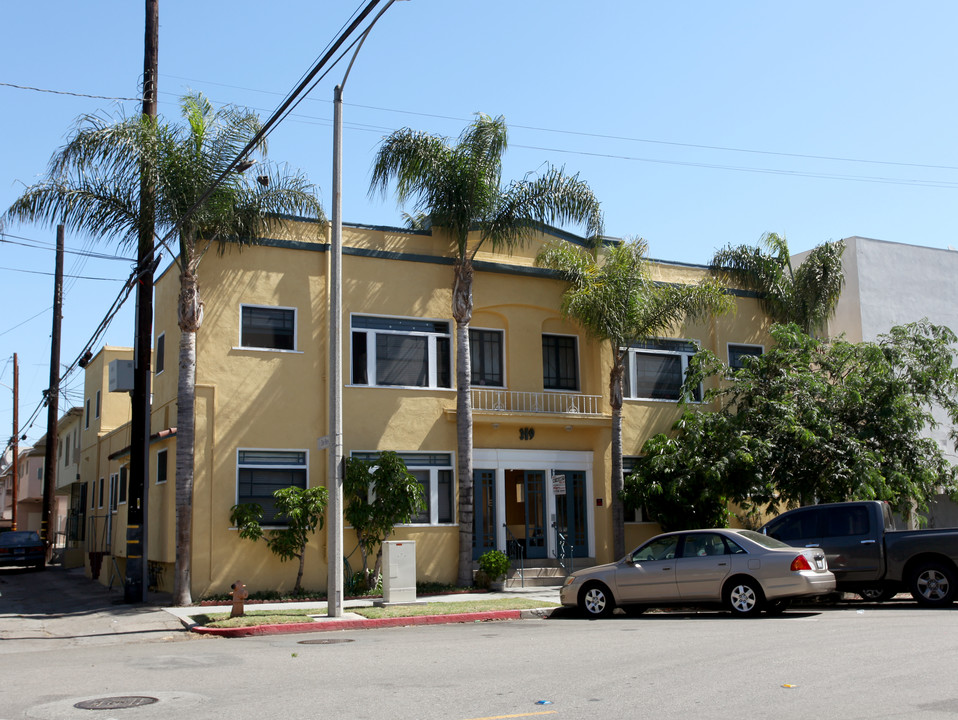 0041 BERRO FAMILY BUILDING in Long Beach, CA - Building Photo