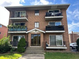 8241 W 79th St in Justice, IL - Building Photo