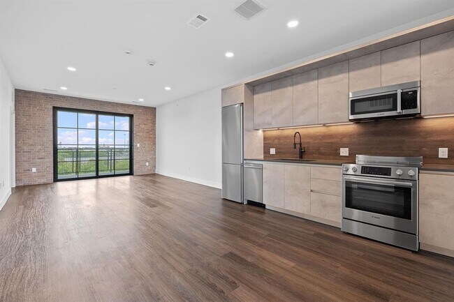 property at 4315 S Congress Ave