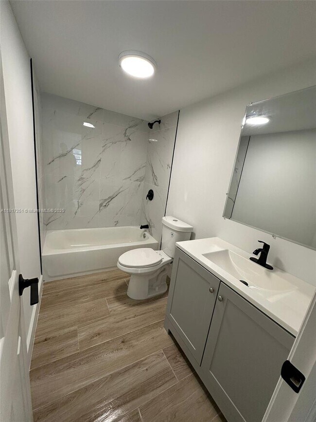 15201 NE 6th Ave, Unit c110 in North Miami Beach, FL - Building Photo - Building Photo