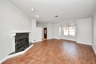 2468 Bering Dr in Houston, TX - Building Photo - Building Photo