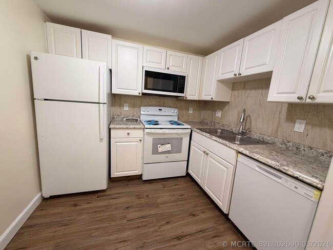 property at 1505 Crescent Cir