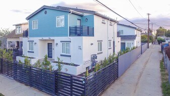 1118-1118 1/2 W 39th Pl in Los Angeles, CA - Building Photo