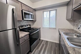 Hunter's Creek Apartments in Cincinnati, OH - Building Photo - Building Photo