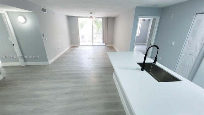 12124 St.Andrews Pl in Miramar, FL - Foto de edificio - Building Photo