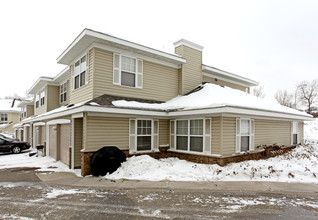 Hidden Ponds in Apple Valley, MN - Building Photo - Building Photo