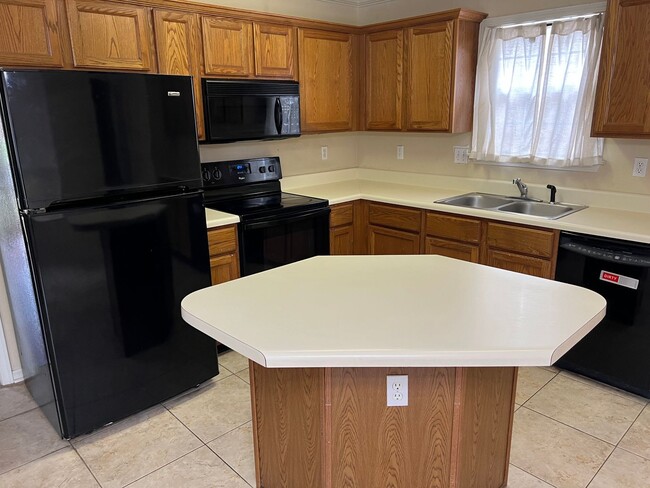 792 Silver Sands Dr in Memphis, TN - Building Photo - Building Photo