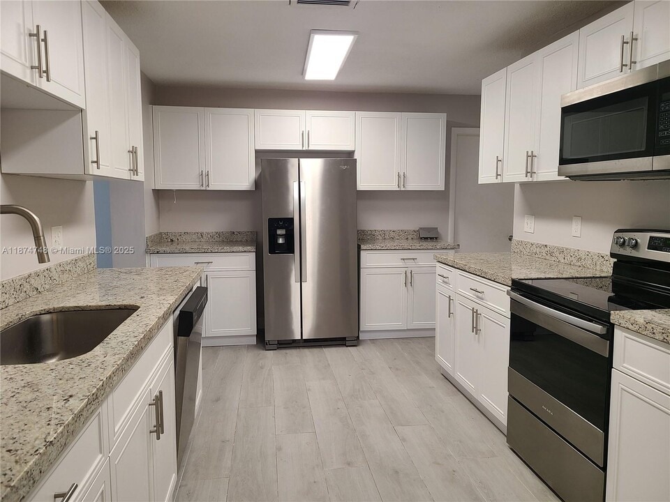 4751 NW 12th Dr in Pompano Beach, FL - Building Photo