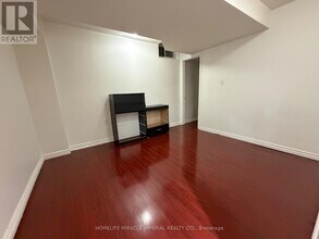 2 Attview Crescent in Brampton, ON - Building Photo - Building Photo