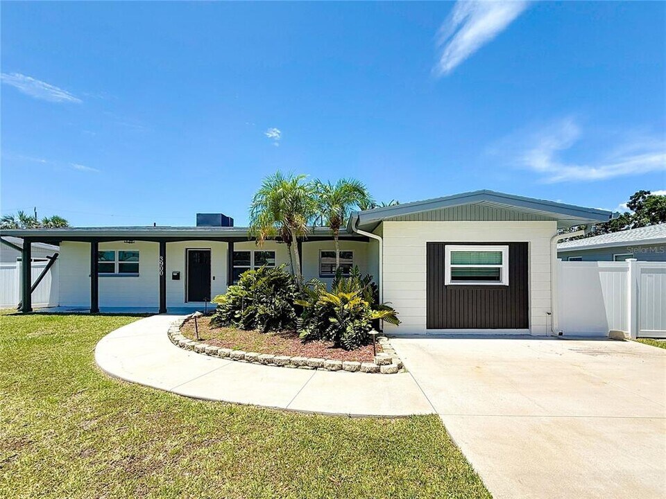 3900 Alabama Ave NE in St. Petersburg, FL - Building Photo