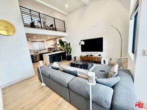 2406 Glendale Ct in Los Angeles, CA - Building Photo - Building Photo