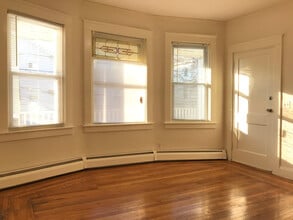 28 Richter St, Unit Floor 3 in Providence, RI - Building Photo - Building Photo