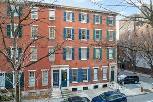 1322 PINE St in Philadelphia, PA - Building Photo