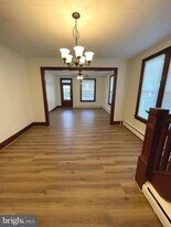 27 W High St in Hummelstown, PA - Building Photo