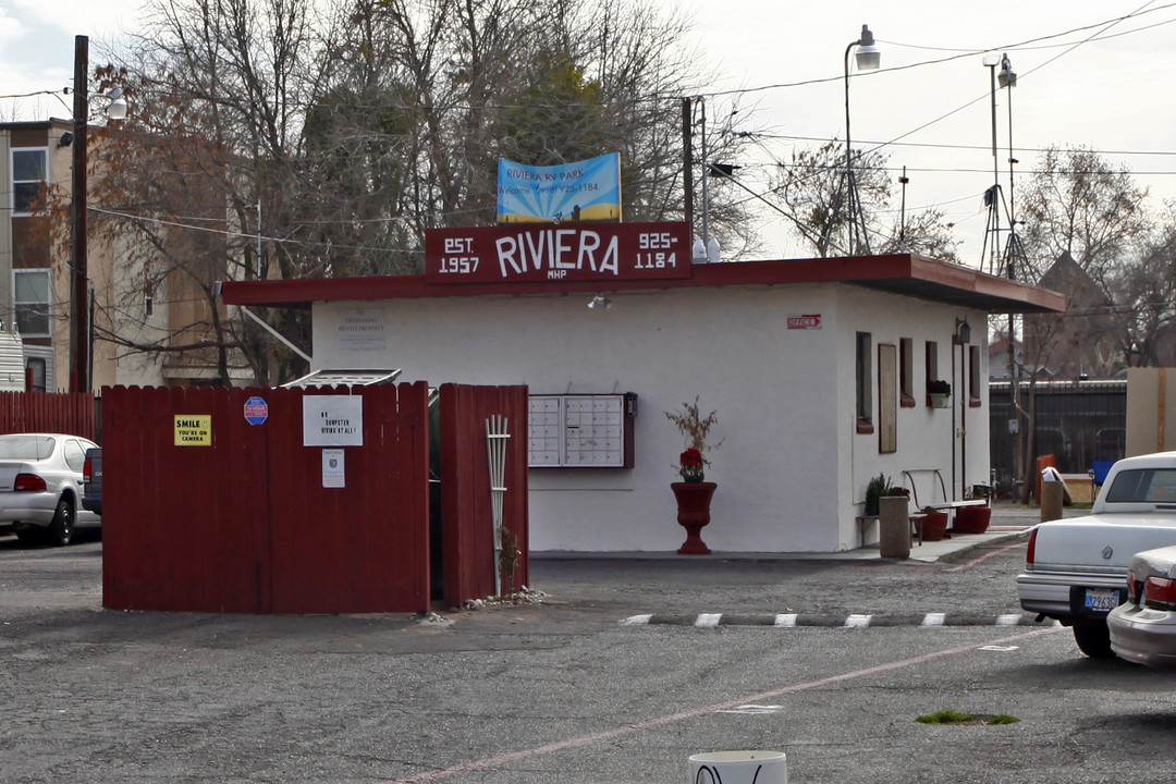 Riviera Mobile Home Park in Sacramento, CA - Building Photo