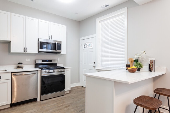 3830 N Wilton Ave, Unit 3