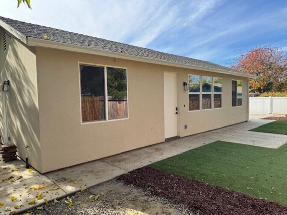 677 Whyte Ave in Roseville, CA - Building Photo