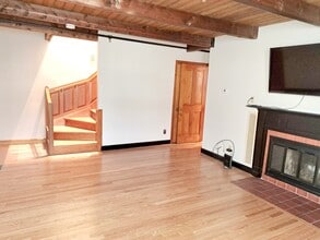 102 Wharf St, Unit A7 in Salem, MA - Foto de edificio - Building Photo