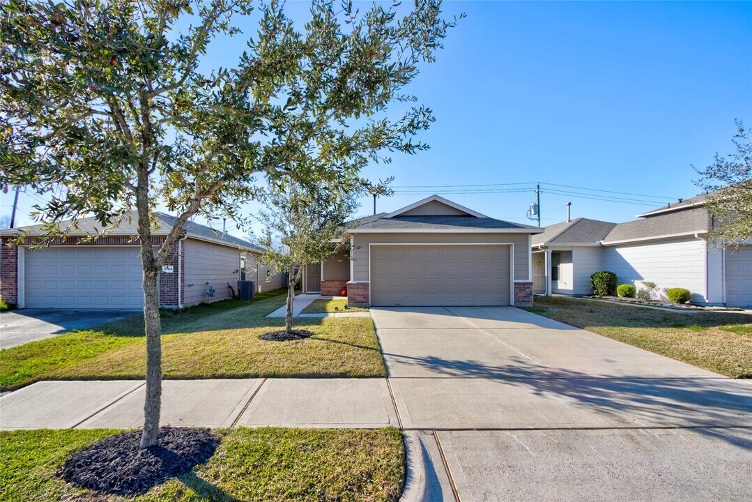 1707 Howth Ave in Houston, TX - Foto de edificio
