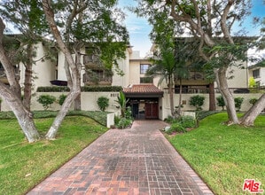 8512 Tuscany Ave in Los Angeles, CA - Building Photo - Building Photo