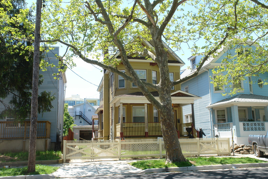 403 Sewall Ave in Asbury Park, NJ - Foto de edificio