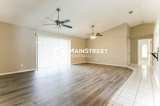 1318 Kirkwood St in North Port, FL - Foto de edificio - Building Photo