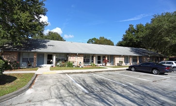 Village Chase Apartments in Zephyrhills, FL - Building Photo - Building Photo