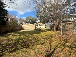 235 Helios Ave in Metairie, LA - Foto de edificio - Building Photo