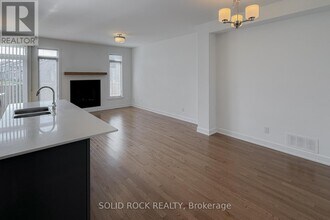 889 Solarium Ave in Ottawa, ON - Building Photo - Building Photo