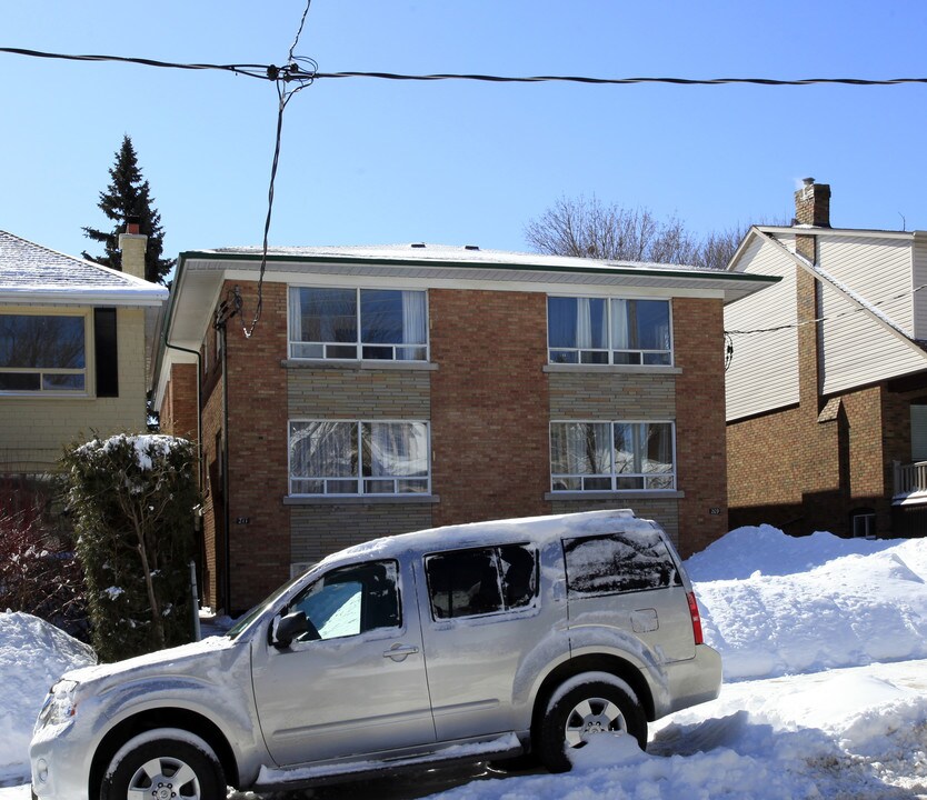 209 Erskine Ave in Toronto, ON - Building Photo