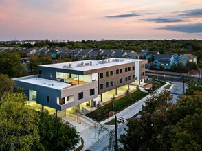 5515 Humming Bird Ln in Austin, TX - Building Photo - Building Photo