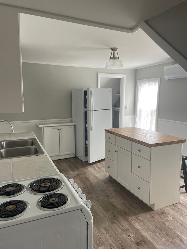 277 Lisbon St, Unit 277 Lisbon street apt.C in Lisbon, ME - Building Photo - Building Photo