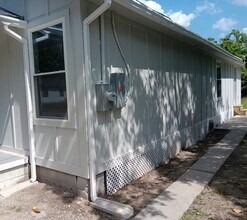 8 Leon Village Dr in Savannah, GA - Building Photo - Building Photo