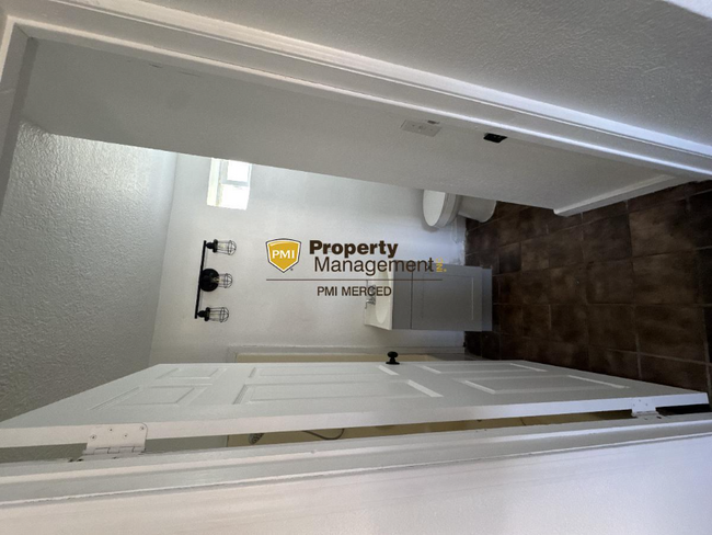 22 E Main St in Merced, CA - Building Photo - Building Photo