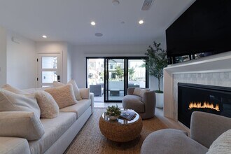 603 Acacia Ave in Newport Beach, CA - Building Photo - Building Photo