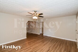 176 Shadow Wood Dr in Douglasville, GA - Foto de edificio - Building Photo