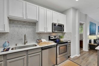 Avia Lowry in Denver, CO - Foto de edificio - Building Photo