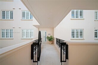 19234 Fisher Island Dr in Miami, FL - Building Photo - Building Photo